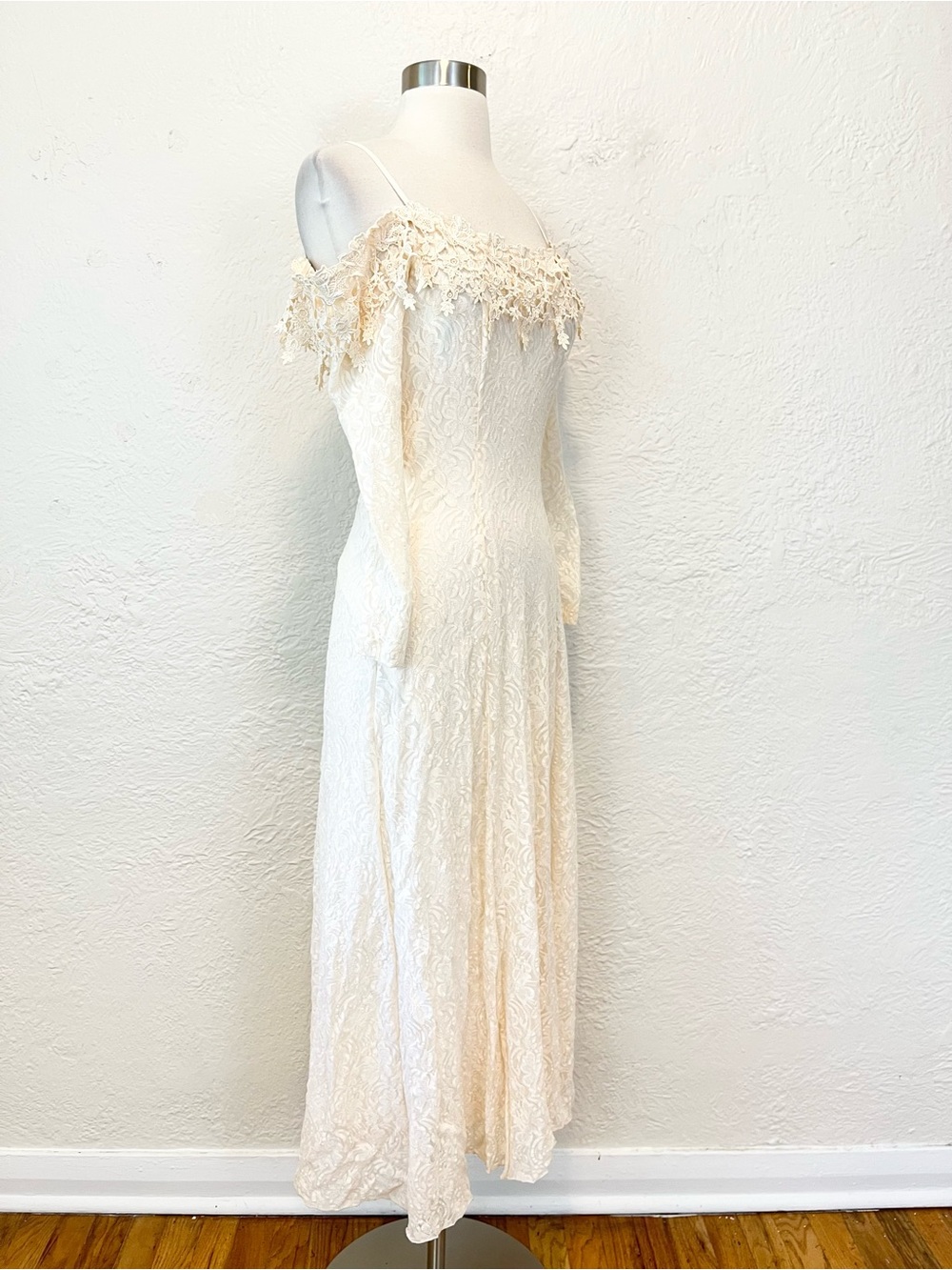 Vintage Dress Cream Lace Off Shoulder Cottagecore Boho Wedding 70s 90s XS/S - Picture 8 of 15